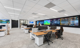 AX500039-Traders-Room-L16-Final-With-People